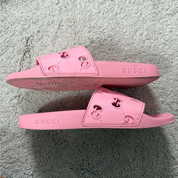 Gucci Embossed Pink Slides - Picture 4 of 10